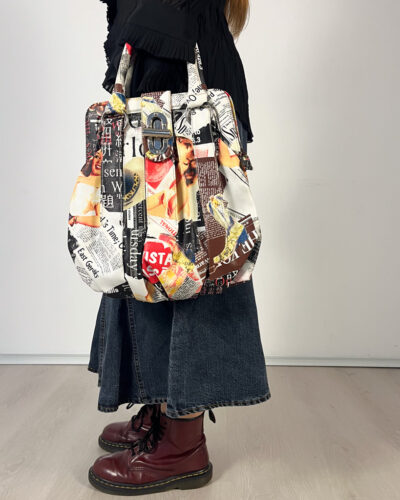 Bolso estampado con textos y cierre metálicos Alba